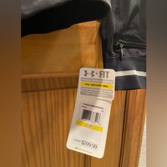 NWT - Under Armour Running Cold Gear Jacket Black Fitted Womens - Picture 3 of 4